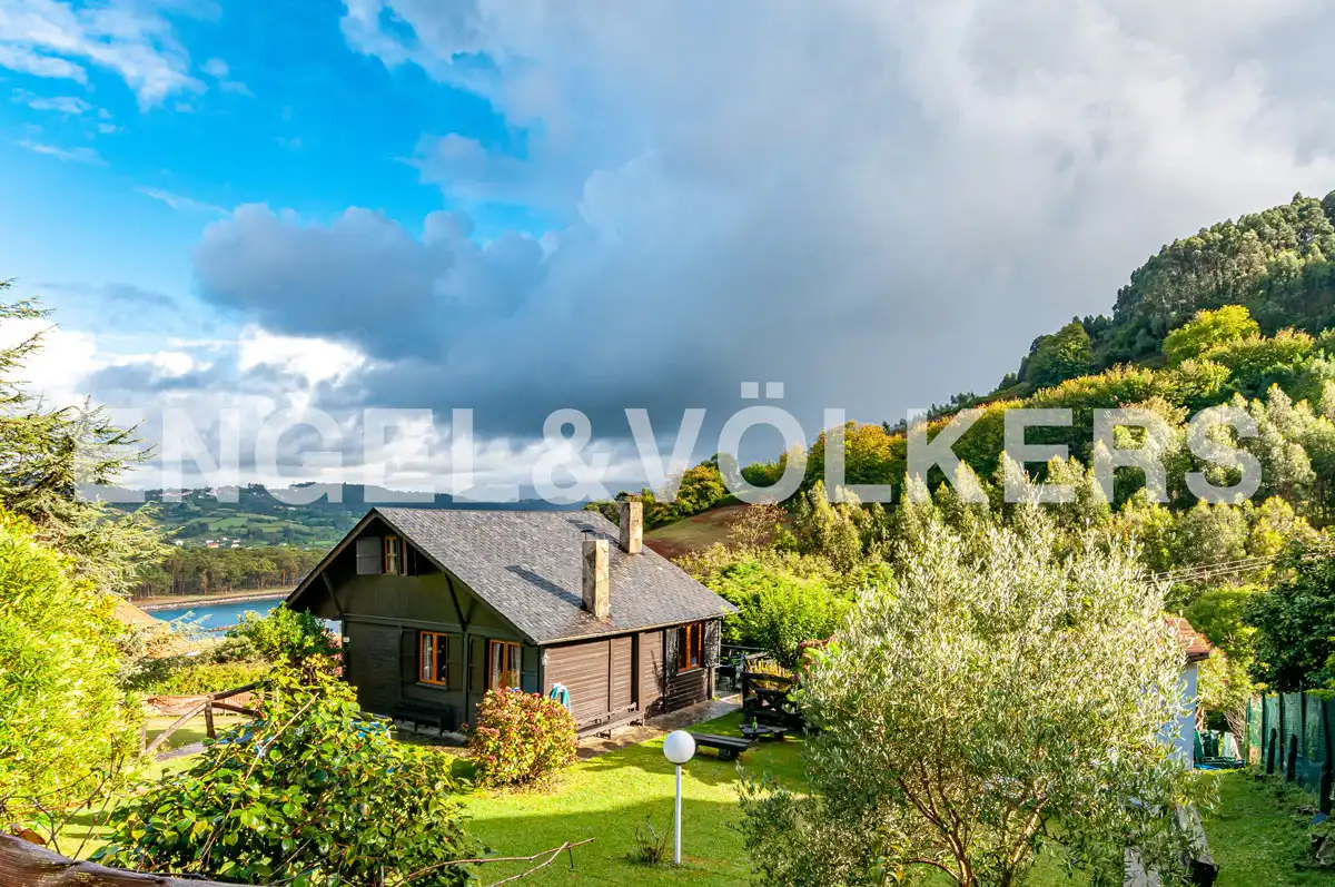 Außenansicht von Haus oder Chalet zum Verkauf in Villaviciosa mit Heizung, Privatgarten und Parkett
