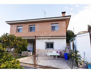 Vista exterior de Casa o xalet en venda en El Catllar  amb Jardí privat i Moblat