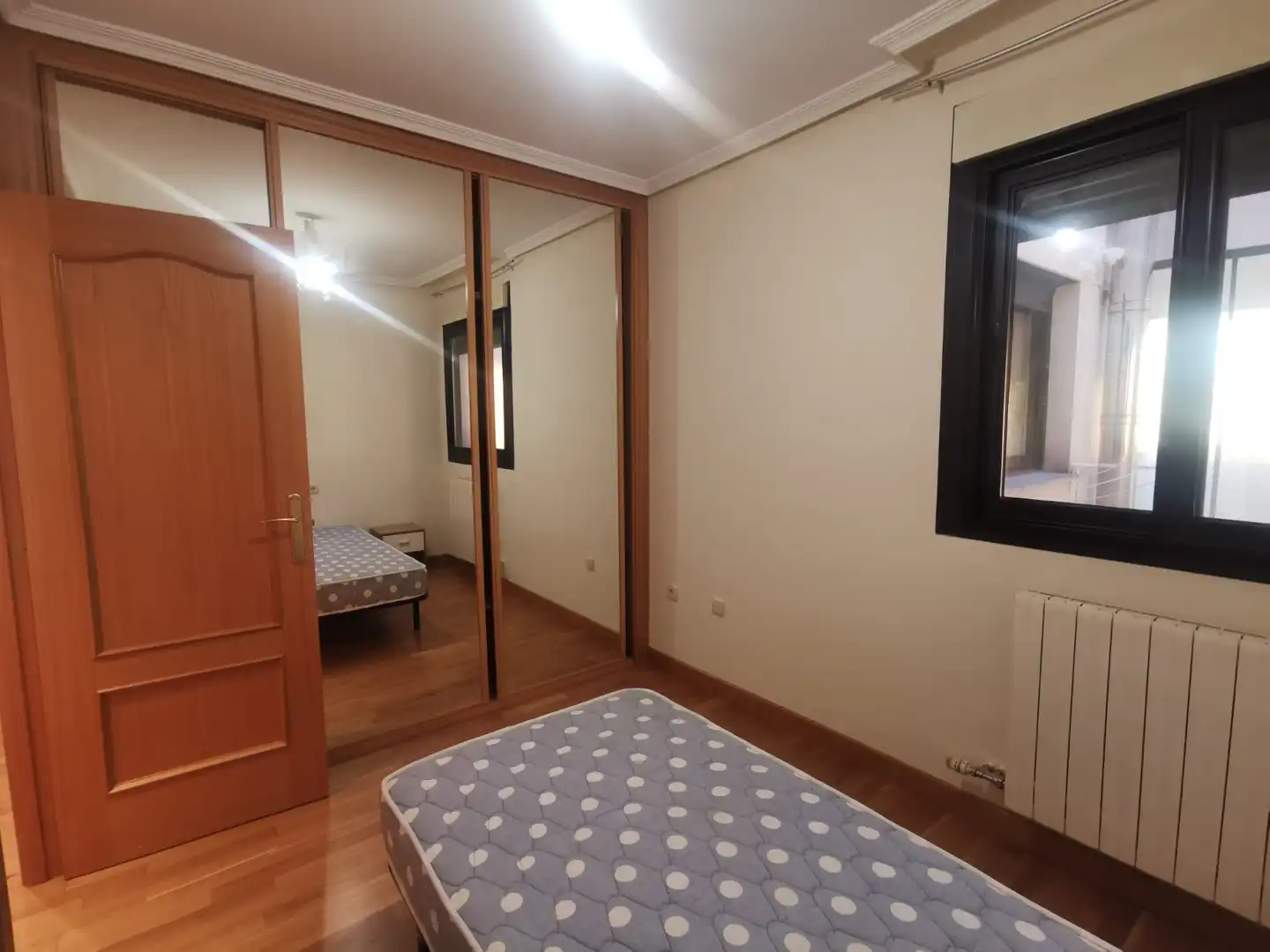 Schlafzimmer von Wohnung zum Verkauf in Salamanca mit Heizung, Parkett und Ofen