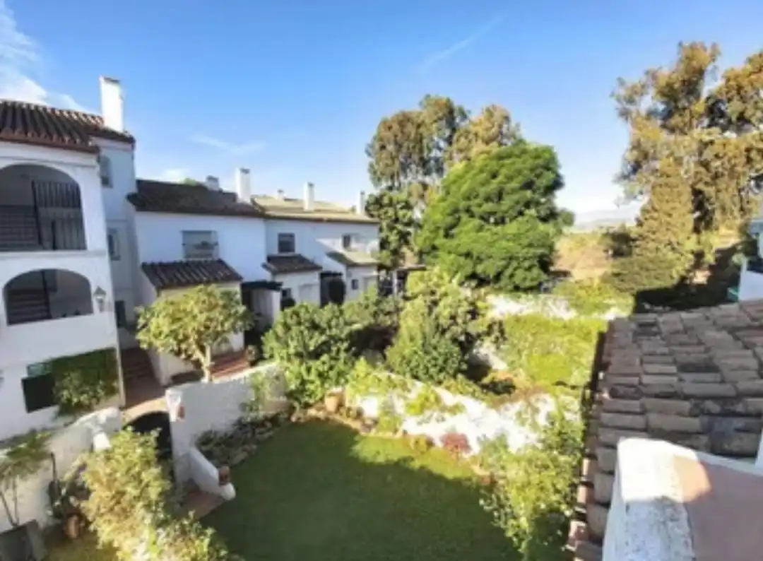 Jardín de Apartamento de alquiler en Estepona con Terraza y Amueblado