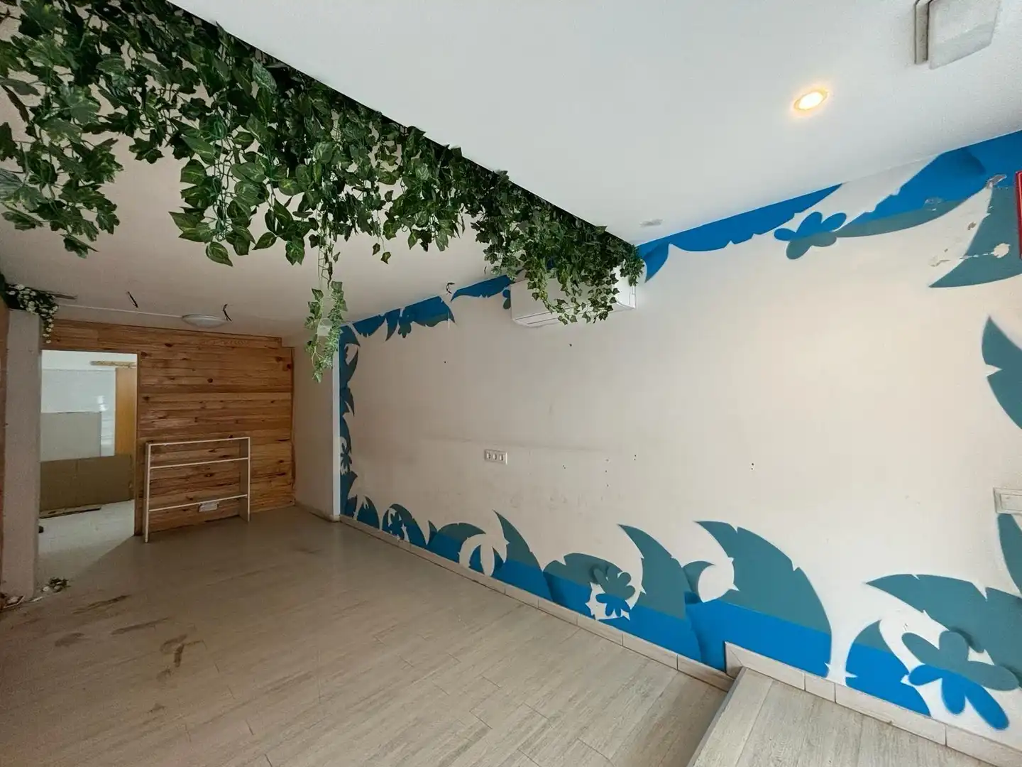 Commercial properties for rent in Avenida banys, dels, Lluminetes