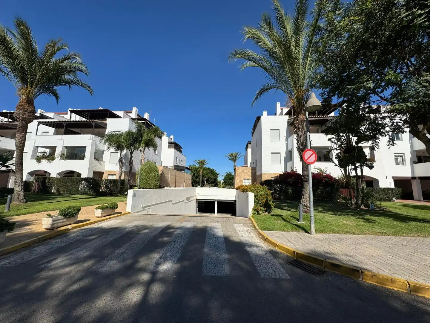 Vista exterior de Apartamento en venta en Rota con Terraza y Piscina comunitaria