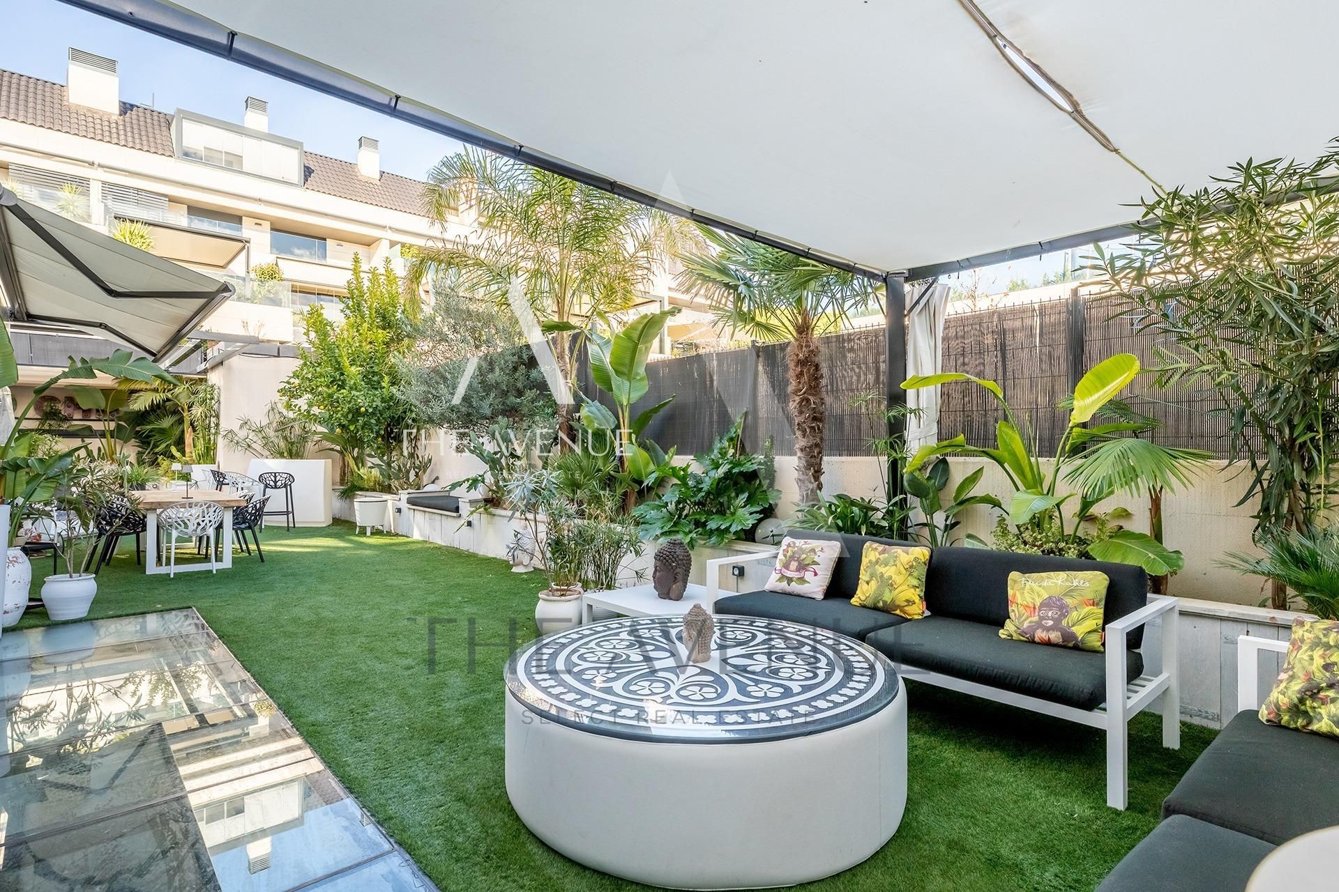 Terrassa de Dúplex en venda en Boadilla del Monte amb Aire condicionat, Jardí privat i Traster