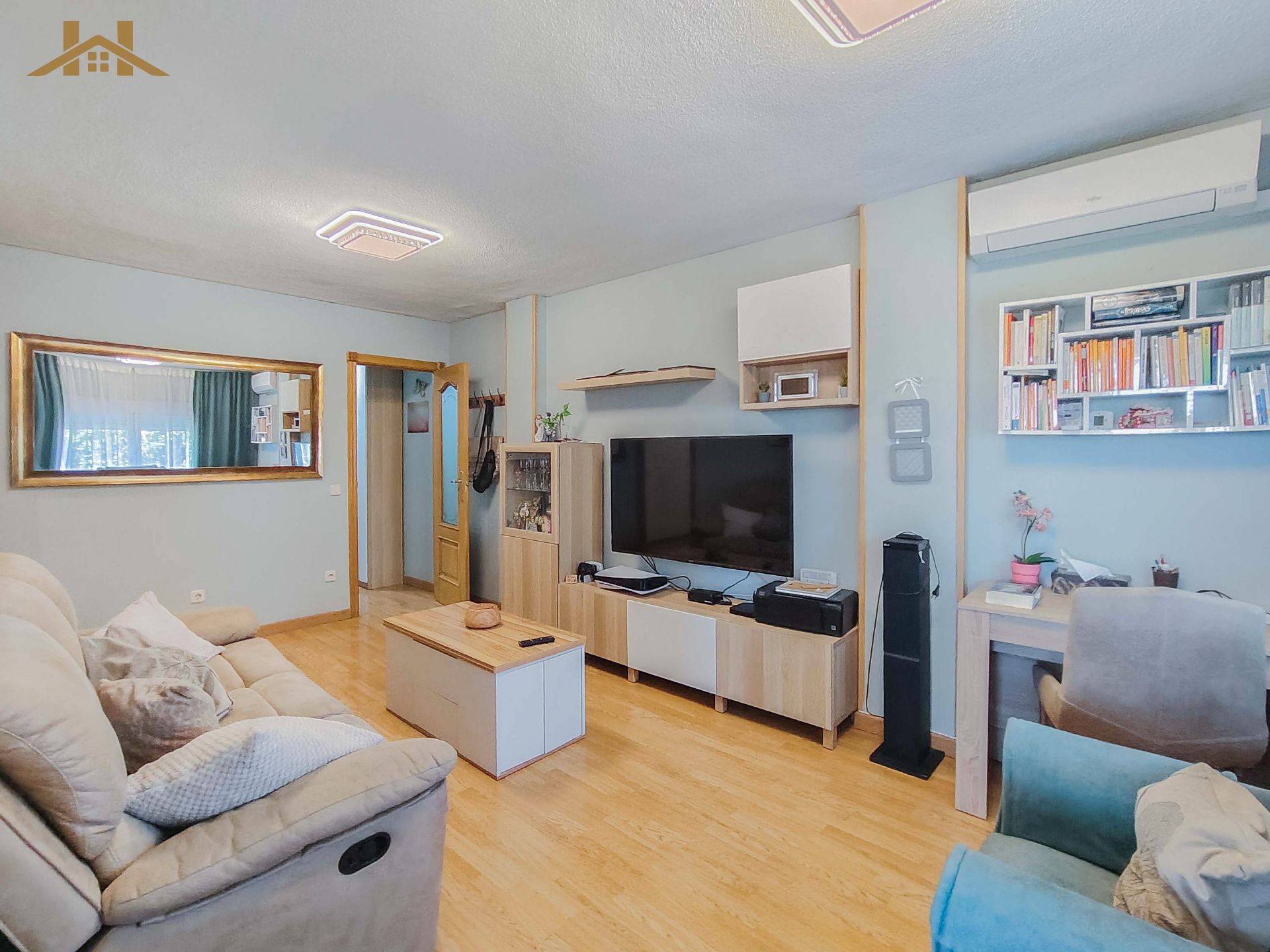 Living room of Flat for sale in Fuenlabrada  with Air Conditioner, Heating and Parquet flooring