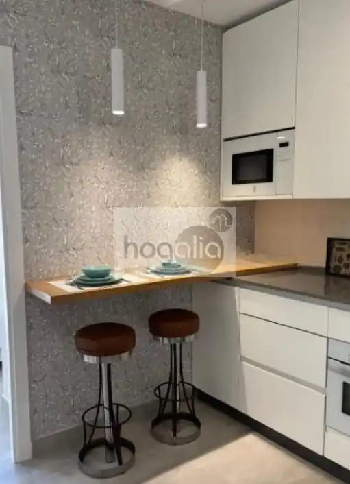 Cuina de Pis de lloguer en  Sevilla Capital amb Aire condicionat, Terrassa i Moblat