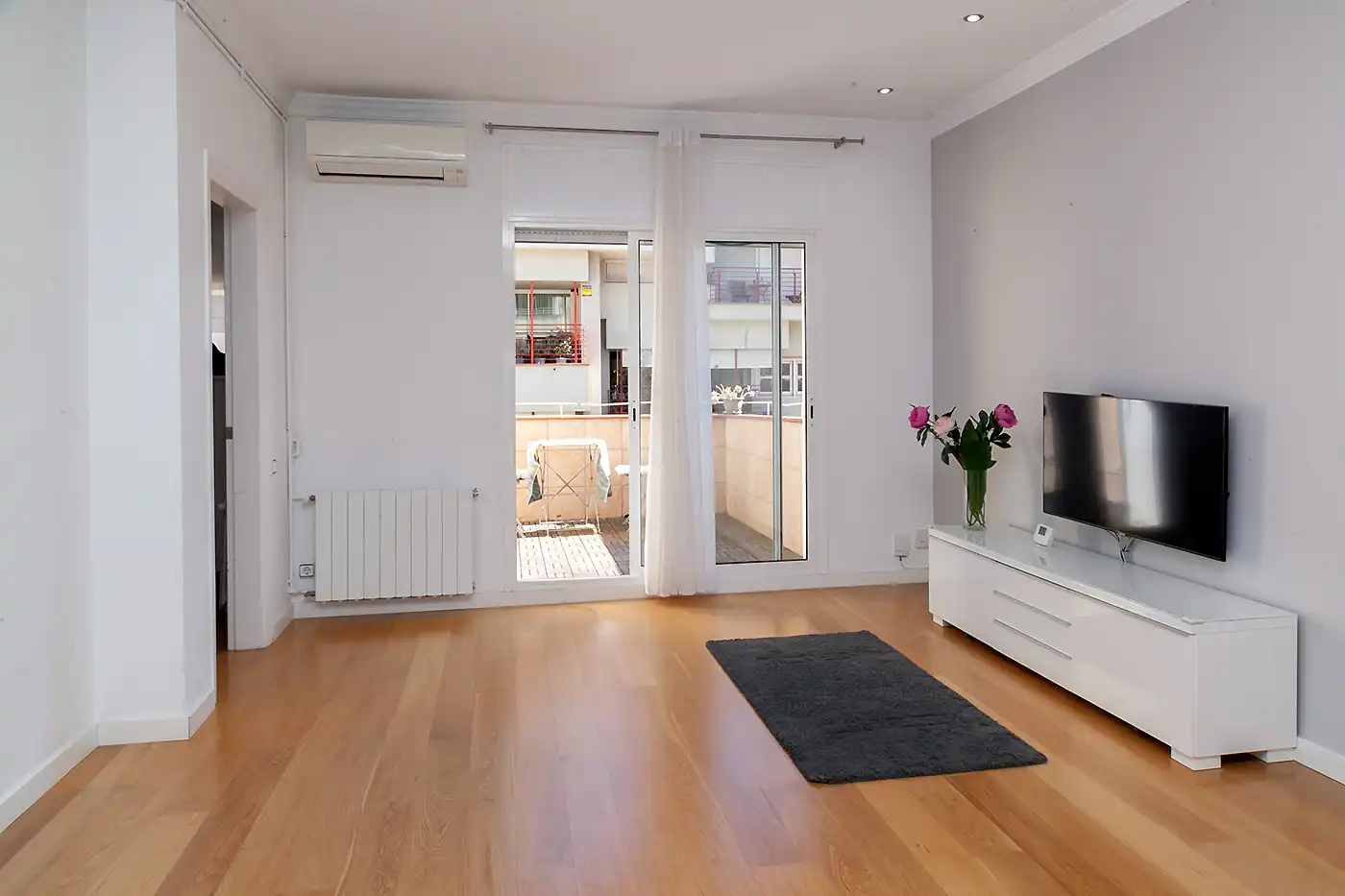 Wohnzimmer von Wohnung zum Verkauf in Barcelona mit Klimaanlage, Heizung und Terrasse