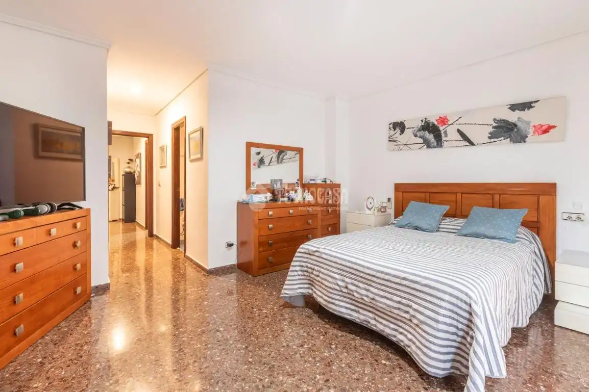 Bedroom of Houses for sale in Valencia  with Air Conditioner, Terrace and Balcony