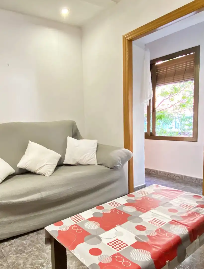 Living room of Flat for sale in L'Hospitalet de Llobregat  with Air Conditioner, Oven and Balcony