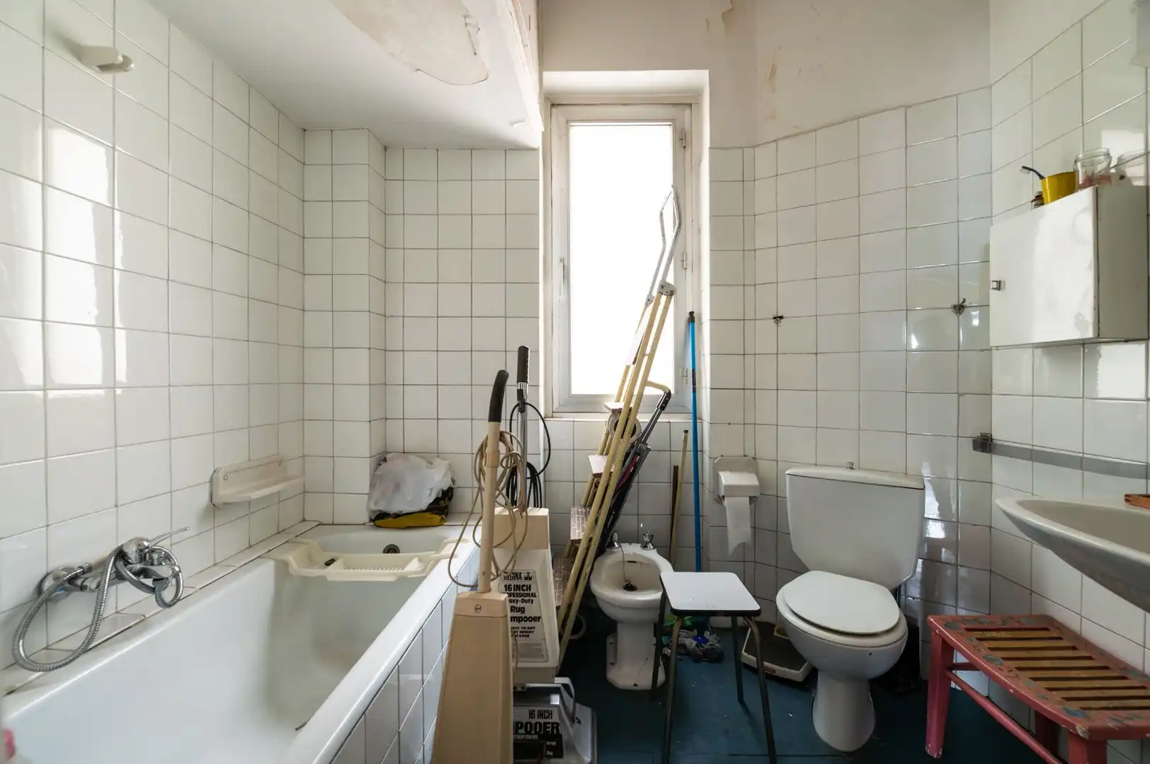 Bathroom of Flat for sale in Madrid  with Air Conditioner, Heating and Terrace