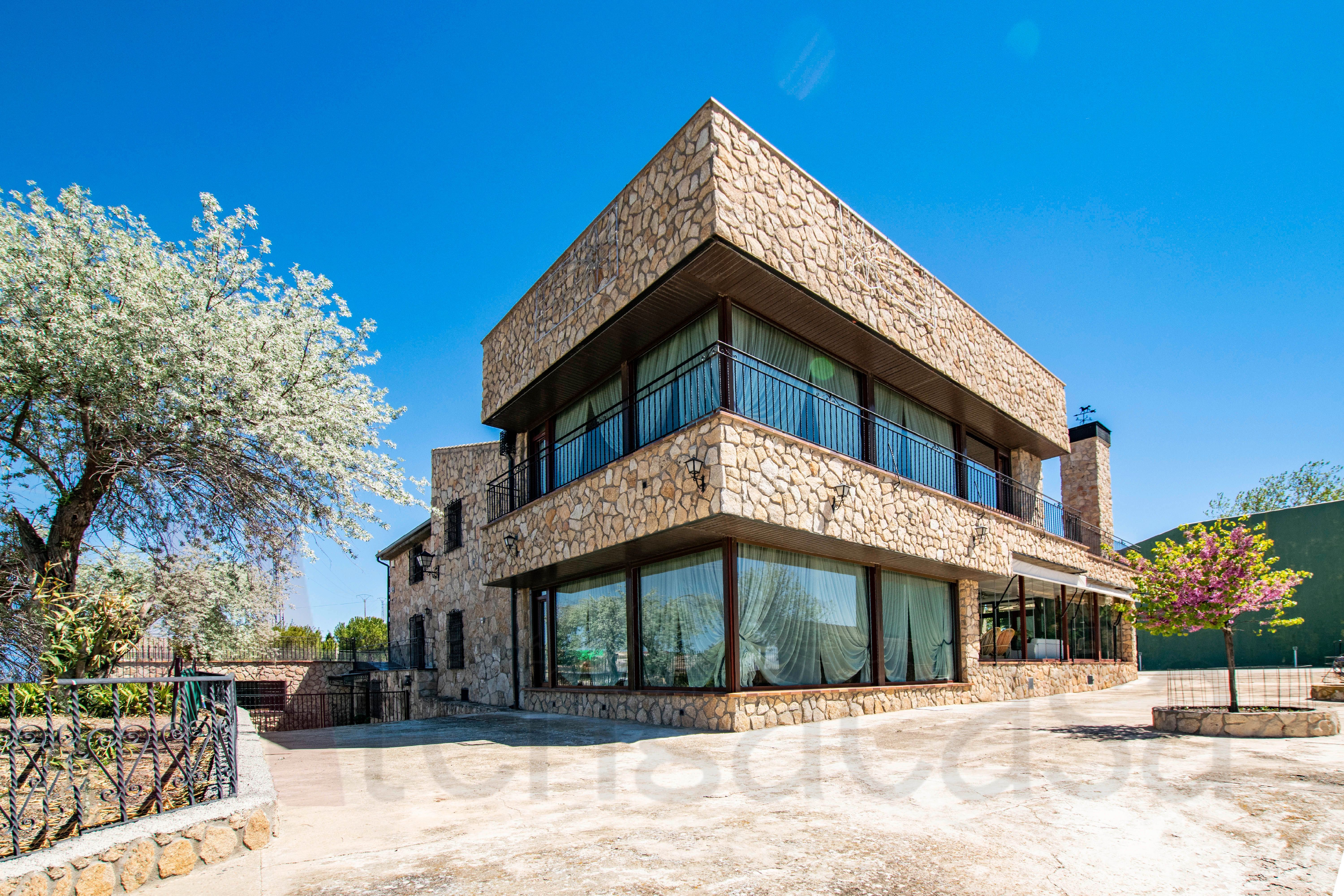 Exterior view of House or chalet for sale in Driebes  with Air Conditioner, Heating and Private garden