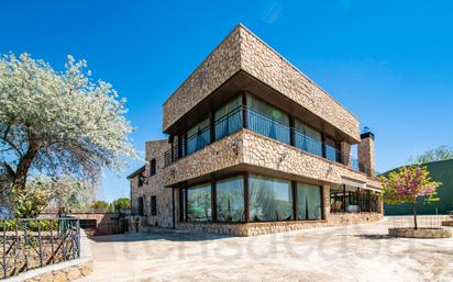 Vista exterior de Casa o xalet en venda en Driebes amb Aire condicionat, Calefacció i Jardí privat