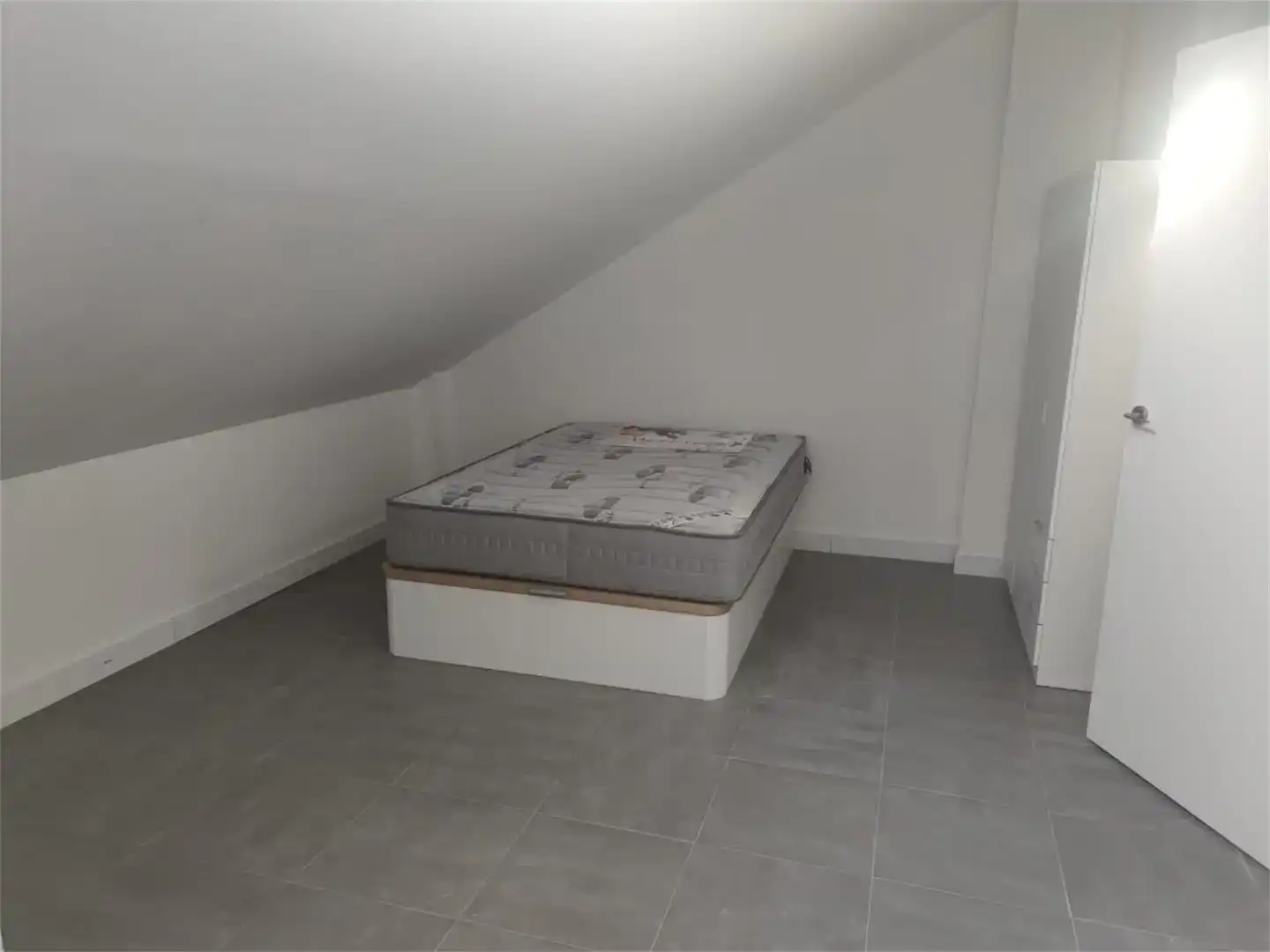 Schlafzimmer von Dachboden zur Miete in Rollo - Puente Ladrillo