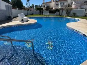Piscina de Casa adosada en venda en Málaga amb Jardí privat, Terrassa i Forn