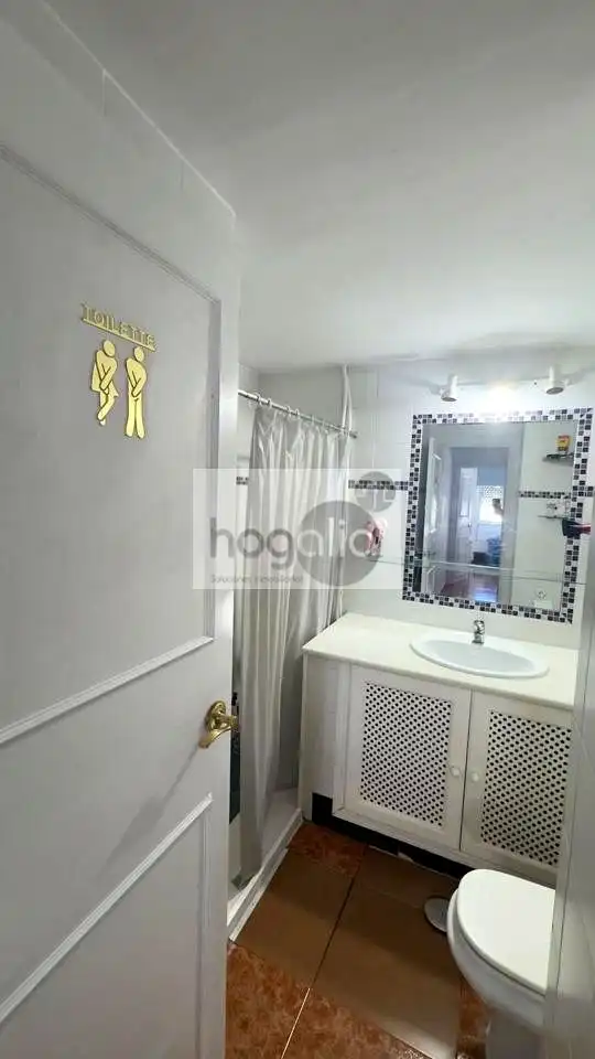 Badezimmer von Wohnung zur Miete in Sevilla mit Klimaanlage und Möbliert