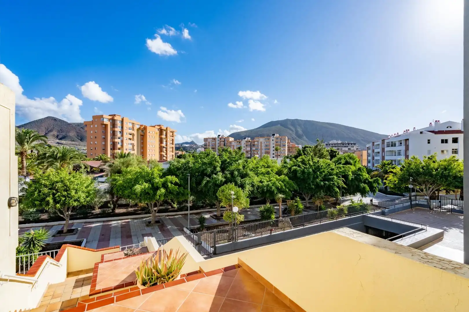 Vista exterior de Apartament en venda en Arona amb Terrassa i Moblat