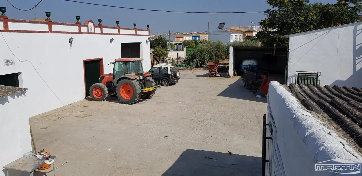 Parking de Casa o chalet en venta en Lucena con Trastero, Piscina y Amueblado