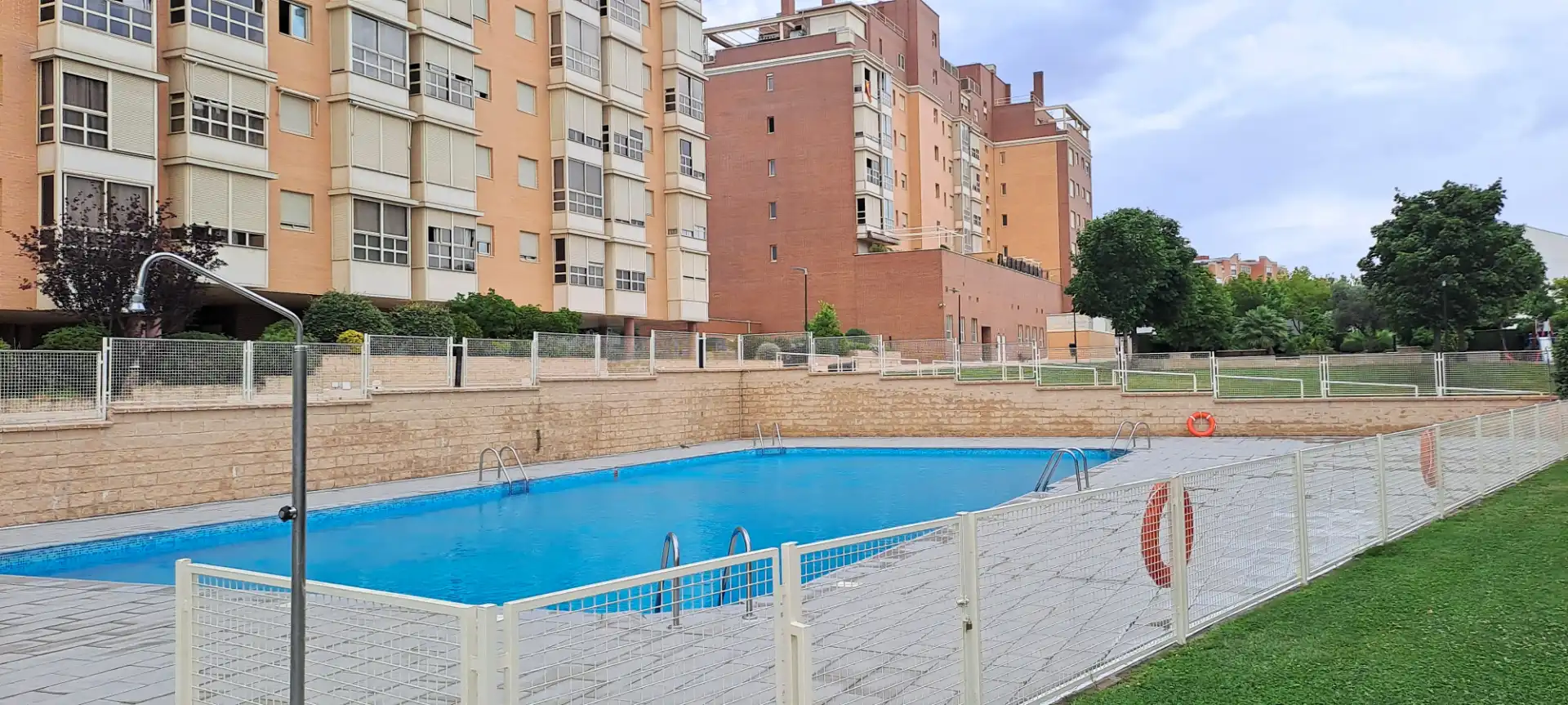 Swimming pool of Flat for sale in Madrid  with Air Conditioner, Heating and Terrace