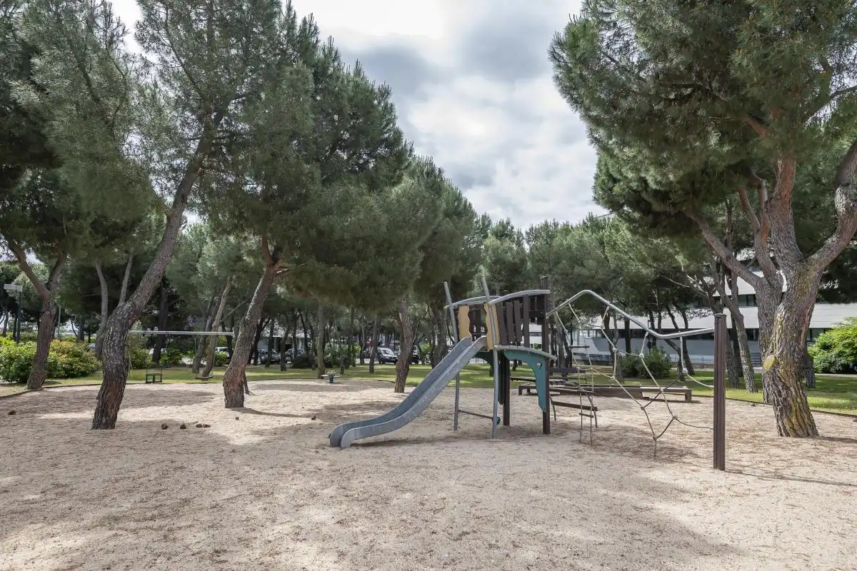 Aparcament de Àtic en venda en Majadahonda amb Aire condicionat, Calefacció i Jardí privat