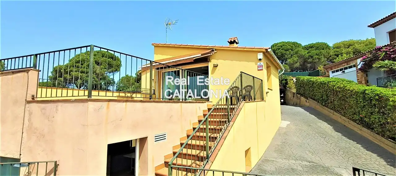 Vista exterior de Casa o xalet en venda en Lloret de Mar amb Aire condicionat, Calefacció i Jardí privat