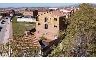 Exterior view of Single-family semi-detached for sale in Les Franqueses del Vallès  with Air Conditioner and Terrace
