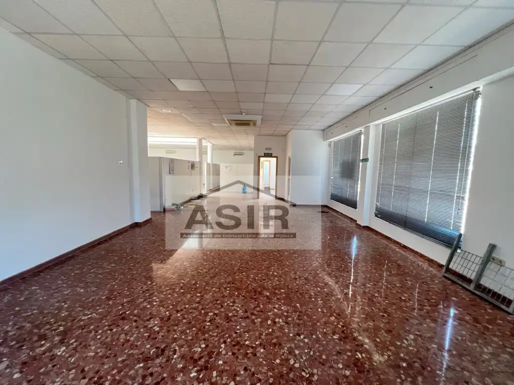 Industrial buildings for rent in Favara