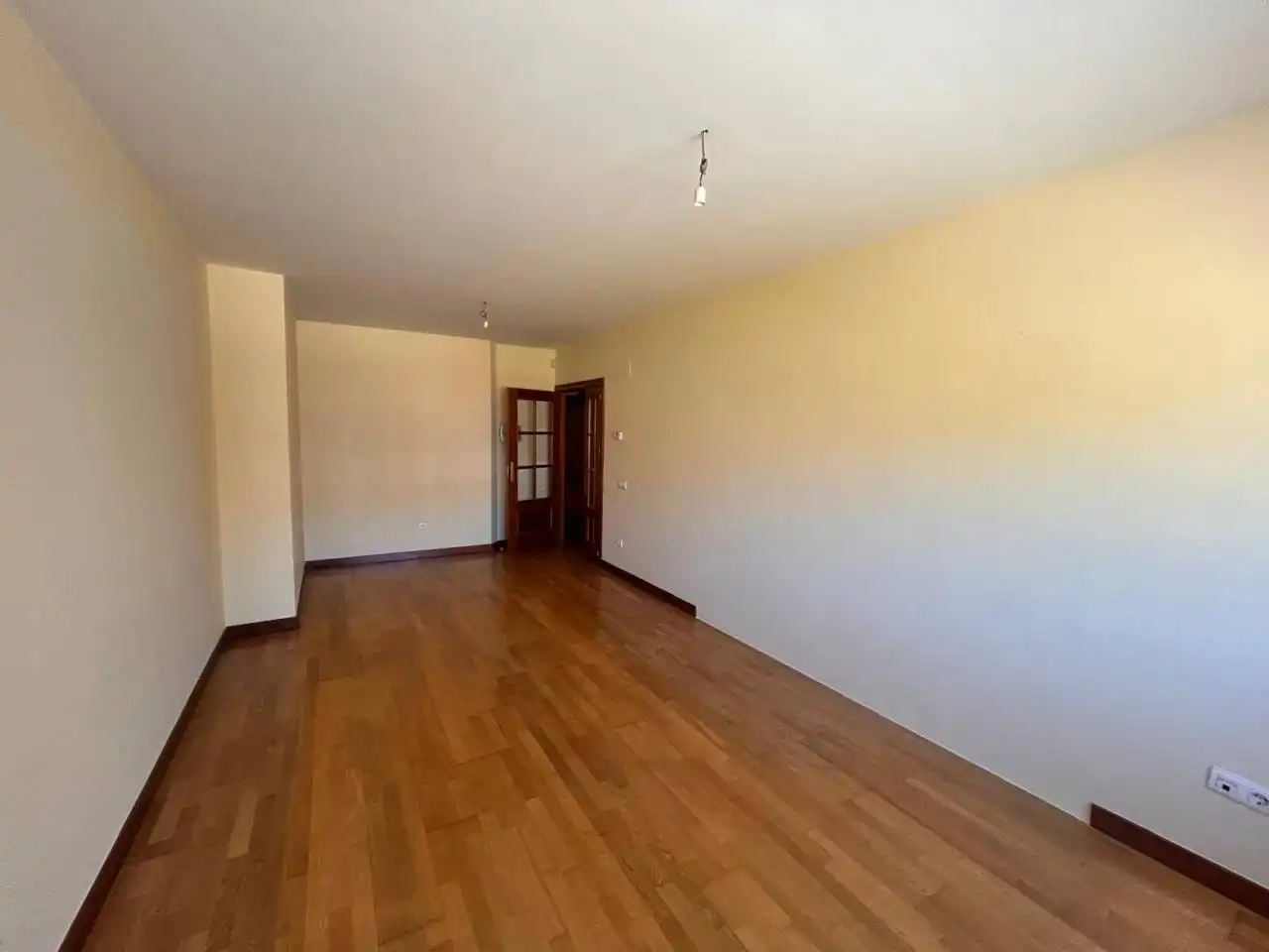 Sala d'estar de Pis en venda en Burgos amb Calefacció, Parquet i Traster