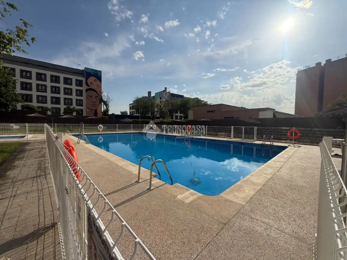 Piscina de Pis en venda en Madrid amb Aire condicionat, Calefacció i Piscina comunitària