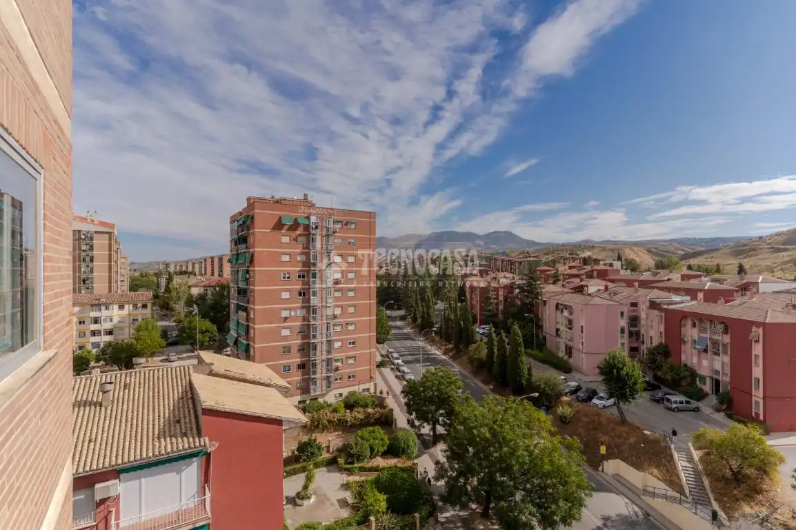 Vista exterior de Piso de alquiler en Granada con Aire acondicionado y Amueblado