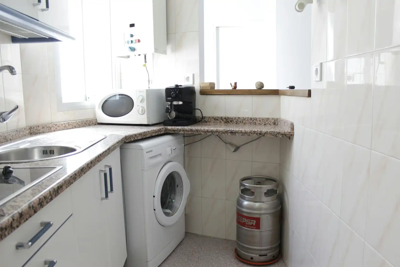 Kitchen of Flat for share in Sevilla  with Air Conditioner, Furnished and Washing machine
