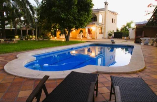 Casa-chalet en Venta en Carretera Santa Pola -Elche en Las Bayas