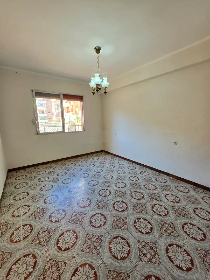 Wohnung zum Verkauf in Tarragona mit Klimaanlage, Heizung und Terrasse