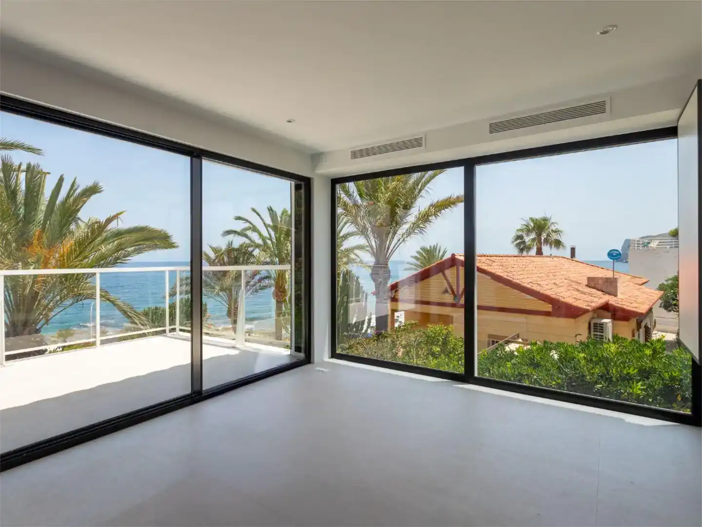Terrace of Flat for rent in Dénia  with Air Conditioner, Private garden and Storage room