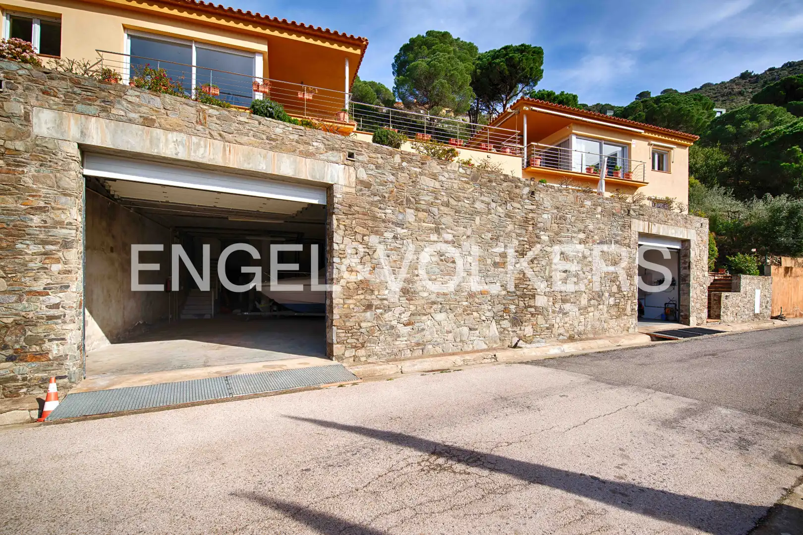 Vista exterior de Casa o xalet en venda en El Port de la Selva amb Calefacció, Jardí privat i Terrassa