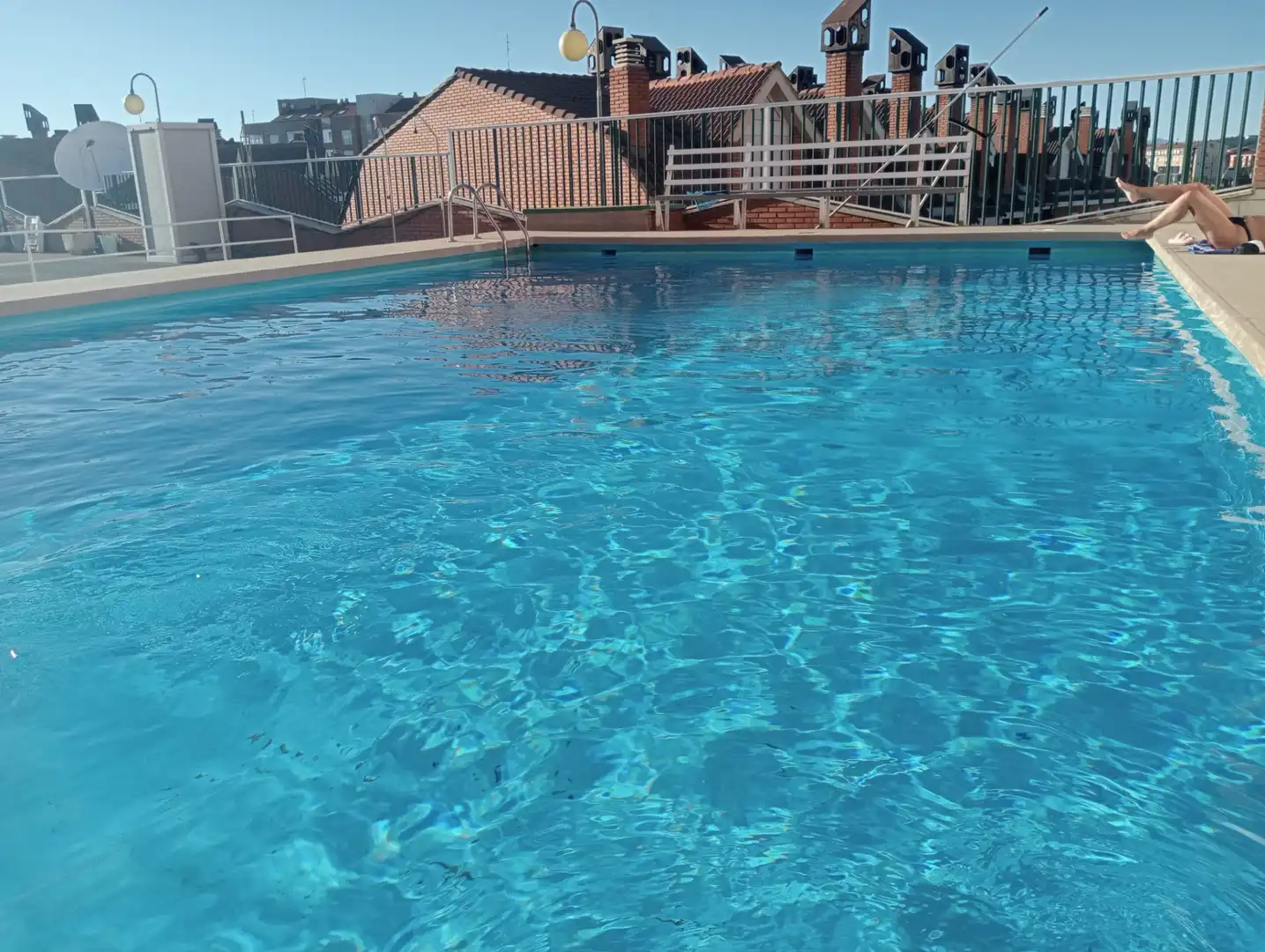 Piscina de Casa o xalet en venda en San Andrés del Rabanedo amb Calefacció, Jardí privat i Parquet
