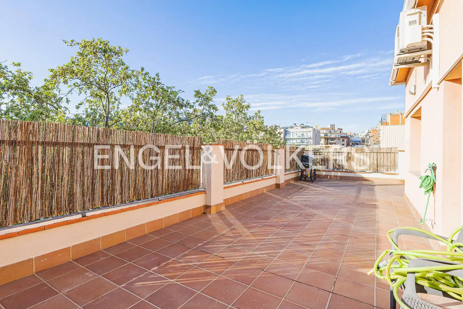 Terrasse von Dachboden zum Verkauf in Barcelona mit Klimaanlage, Heizung und Terrasse
