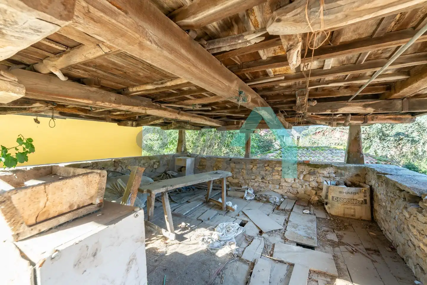 Einfamilien-Reihenhaus zum Verkauf in Belmonte de Miranda mit Parkett
