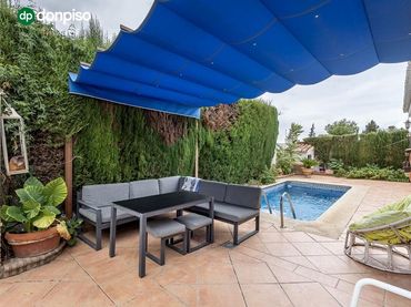 Casa amb piscina en venda a Calle CIPRESES