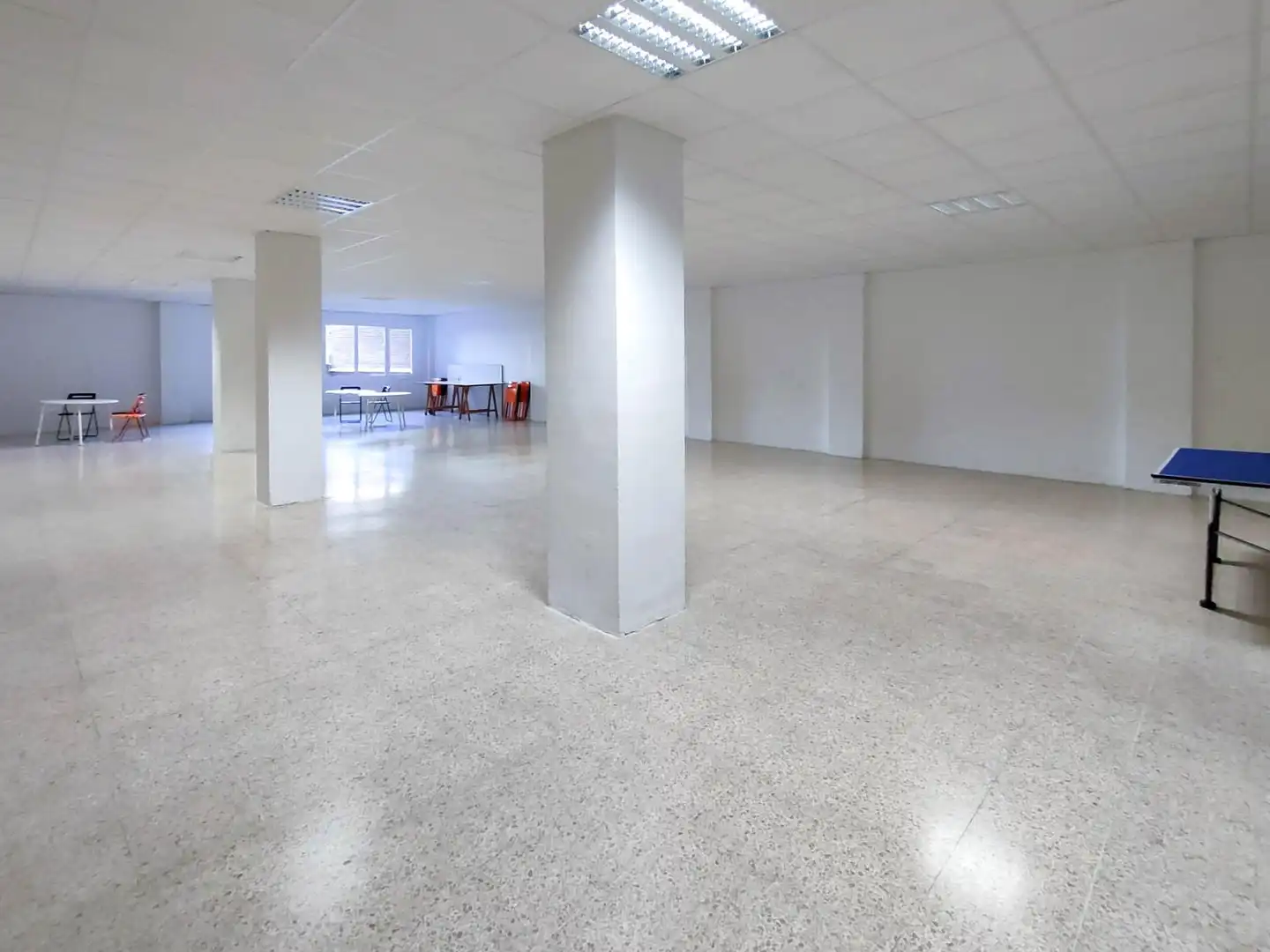 Wohnung zum Verkauf in Barcelona mit Klimaanlage, Heizung und Privatgarten
