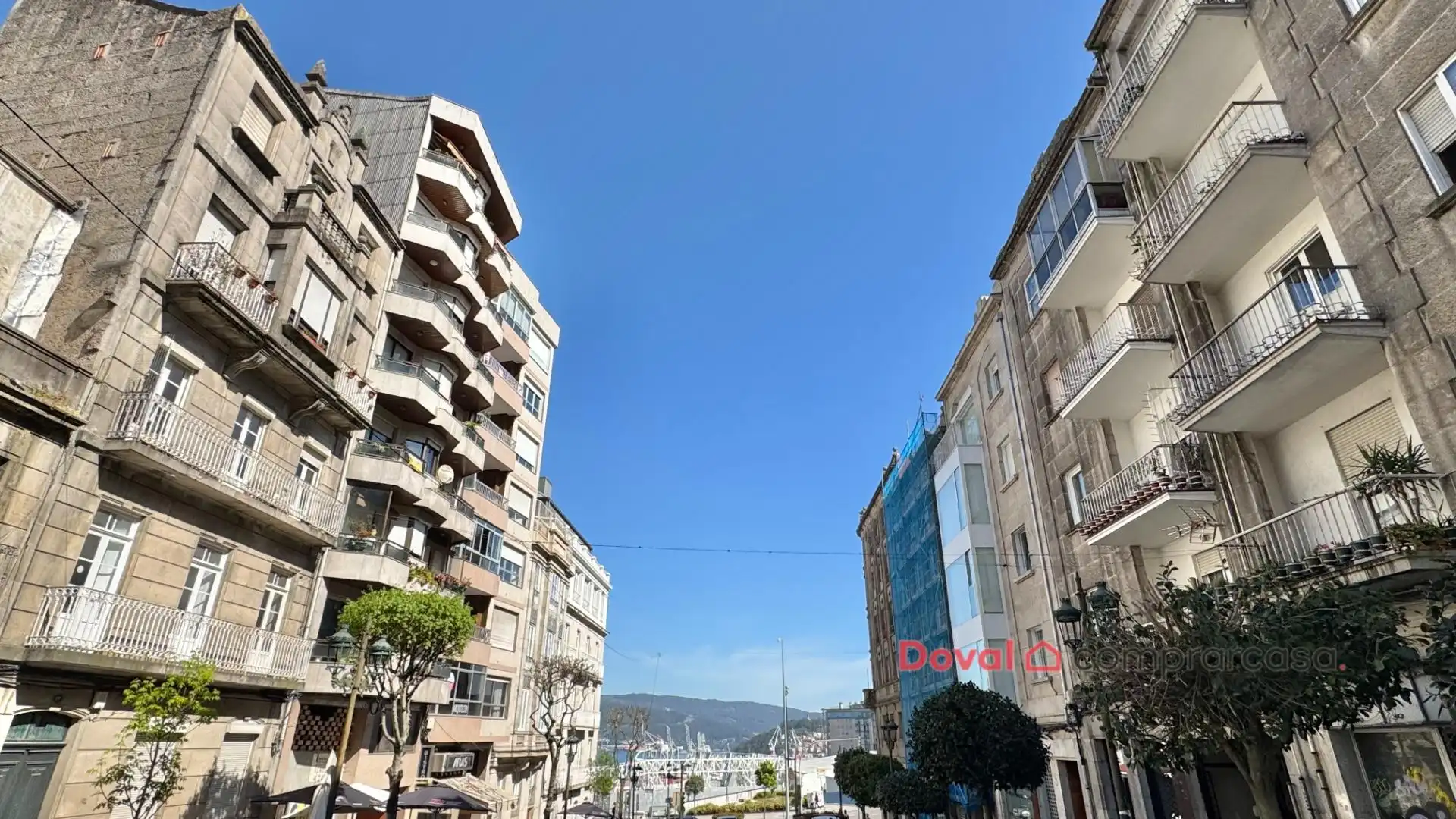 Vista exterior de Piso en venta en Vigo  con Calefacción, Parquet y Terraza