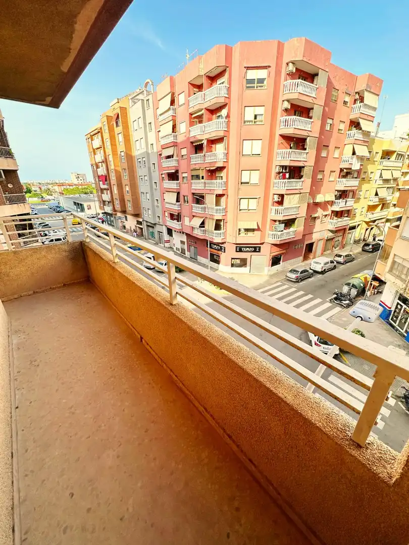 Vista exterior de Pis en venda en Gandia amb Balcó