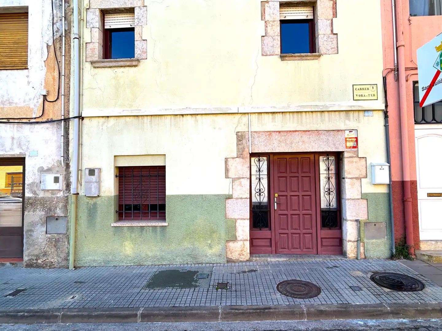 Vista exterior de Casa o xalet en venda en Sant Julià de Ramis amb Jardí privat, Terrassa i Alarma