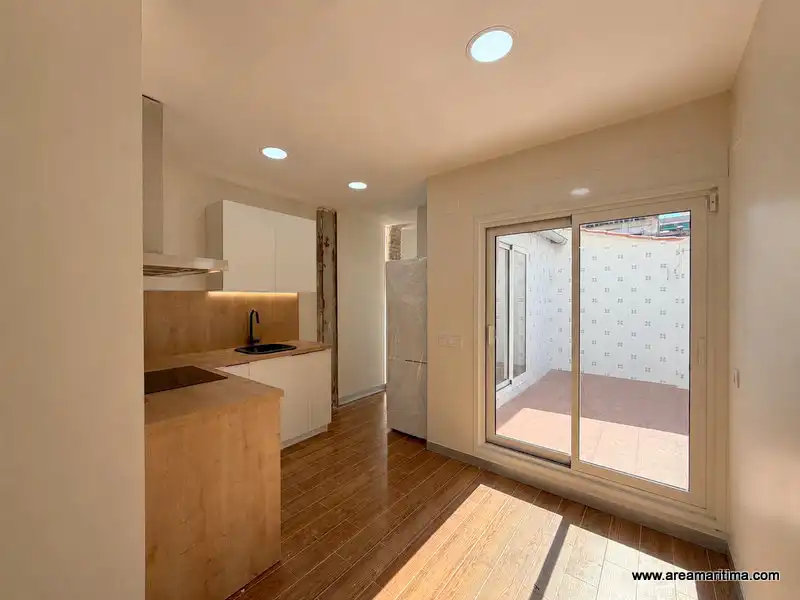 Küche von Erdgeschoss zur Miete in Valencia mit Klimaanlage, Terrasse und Ofen