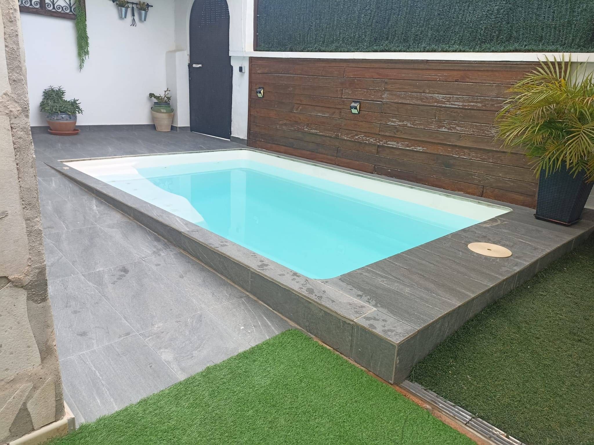 Piscina de Casa adosada en venda en Elche / Elx amb Aire condicionat, Jardí privat i Terrassa