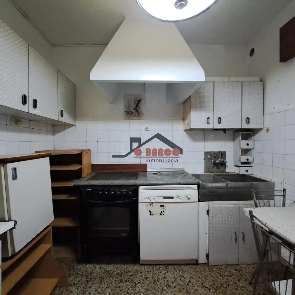 Casa amb terrassa en venda a AVDA BIERZO, imagen 3
