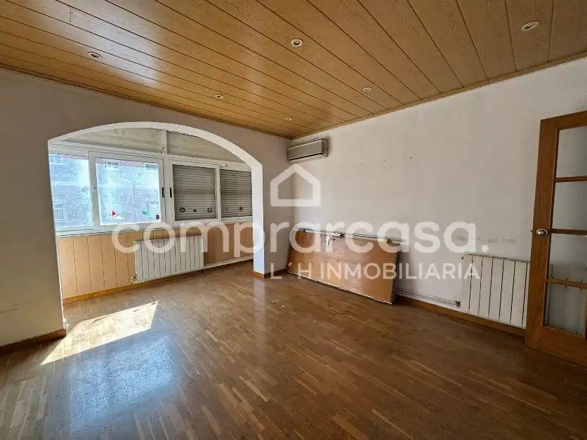 Pis amb terrassa en venda a Vinyets - Molí Vell