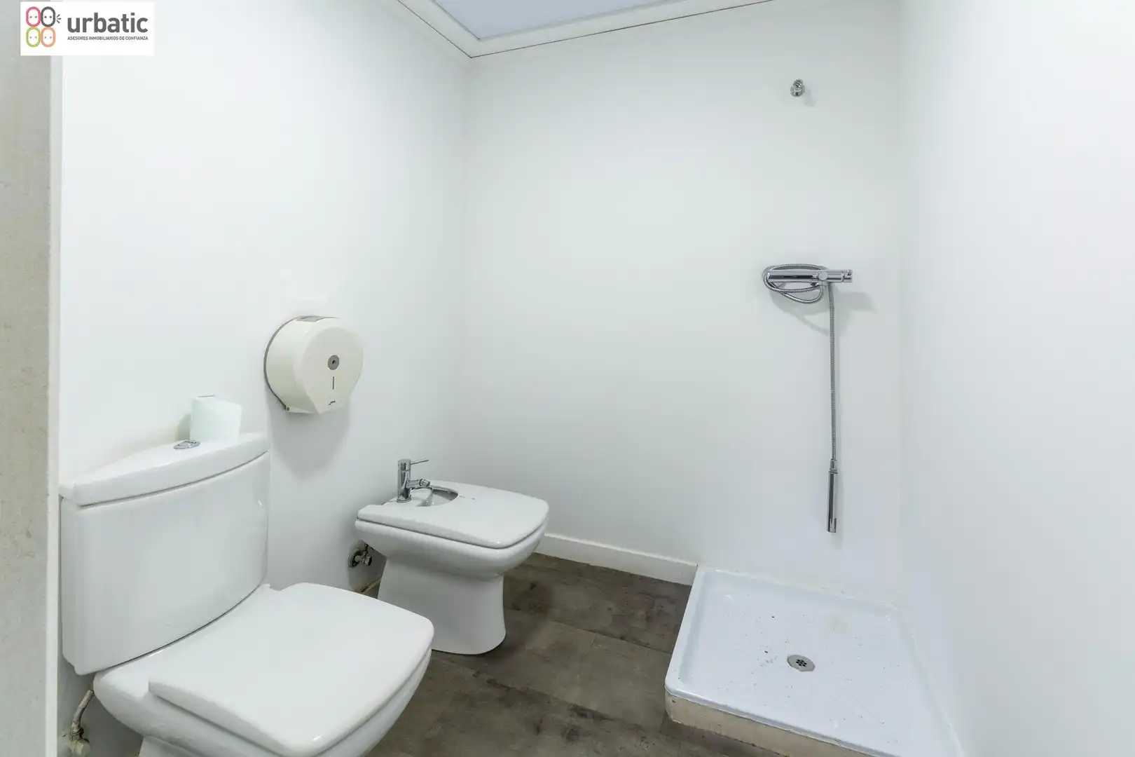 Baño de Oficina de alquiler en Gandia con Aire acondicionado