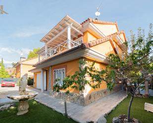 Vista exterior de Casa o xalet en venda en Galapagar amb Aire condicionat, Terrassa i Piscina