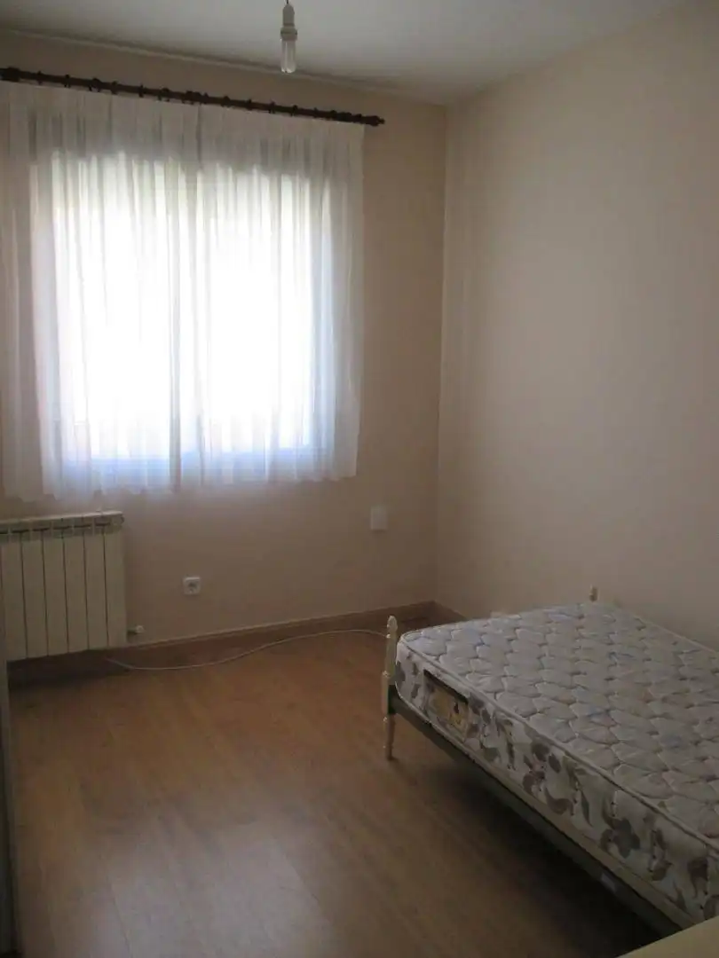 Bedroom of Flat for sale in Madrid  with Air Conditioner, Heating and Private garden