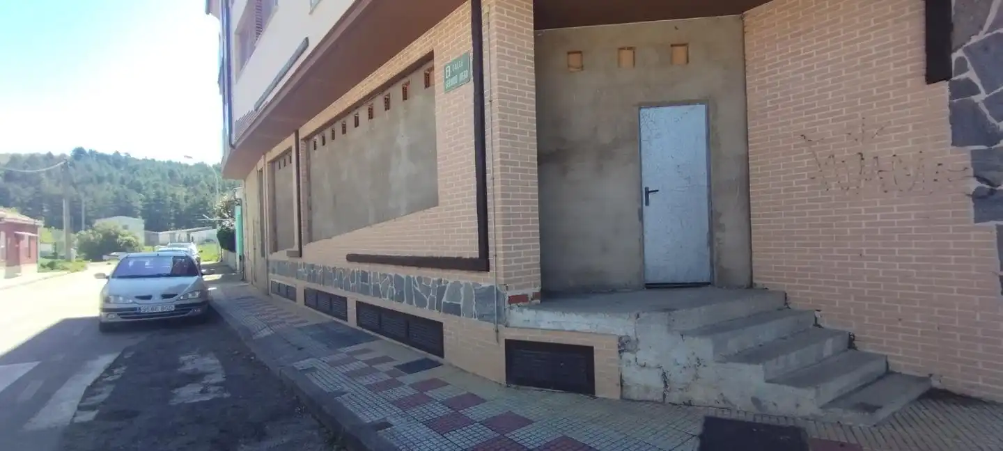 Local comercial en venda a Portillo
