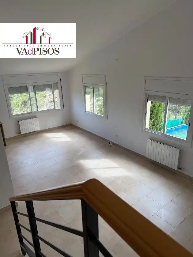 Sala d'estar de Casa o xalet en venda en Gelida amb Jardí privat i Terrassa
